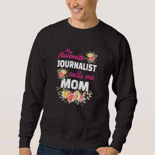 Womens My Favorite Journalist Calls Me Mom Graduat スウェットシャツ (正面)