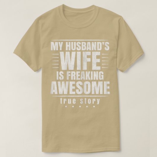 Womens MY HUSBAND'S WIFE IS FREAKING AWESOME  Tシャツ (デザイン正面)