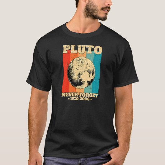 Womens Never Forget Pluto Retro  Space Science Tシャツ (正面)