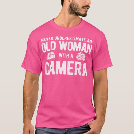 Womens Never Underestimate Old Woman With Camera P Tシャツ (正面)