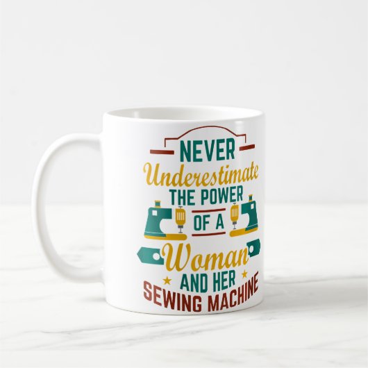 Womens Never Underestimate Sewing Machine Sew Quil コーヒーマグカップ (左)