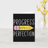 Womens Progress Over Perfection Motivational Teach カード (黄色い花)