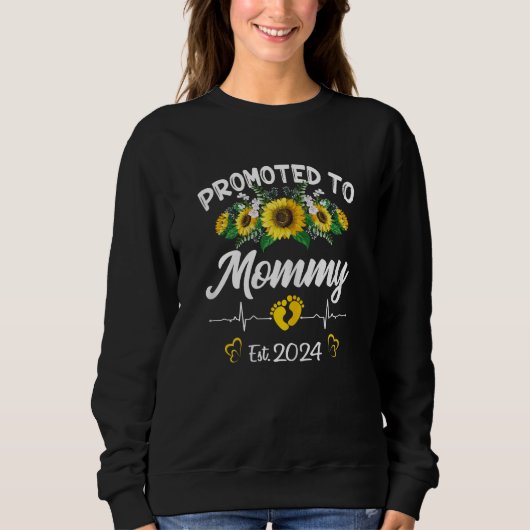 Womens Promoted to Mommy 2024  First Time New Momm スウェットシャツ (正面)