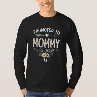 Womens Promoted to Mommy 2024  First Time New Momm Tシャツ