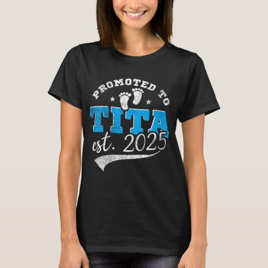 Womens Promoted To Tita 2025 New Filino Aunt Vinta Tシャツ (正面)