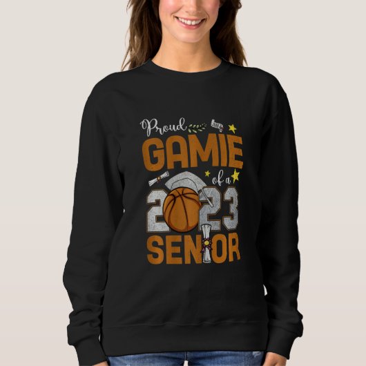 Womens Proud Gamie Of A 2023 Senior Basketball Gra スウェットシャツ (正面)
