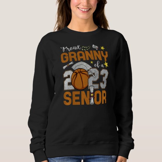 Womens Proud Granny Of A 2023 Senior Basketball Gr スウェットシャツ (正面)