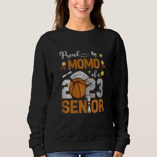 Womens Proud Momo Of A 2023 Senior Basketball Grad スウェットシャツ (正面)