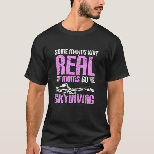 Womens Real moms go skydiving Tシャツ (正面)