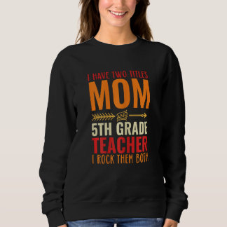 Womens Retro I Have Two Titles Mom And 5th Grade T スウェットシャツ