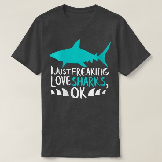 Womens Shark Gift I Just Freaking Love Sharks Gift Tシャツ (デザイン正面)