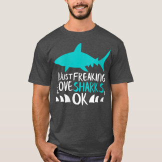 Womens Shark Gift I Just Freaking Love Sharks Gift Tシャツ