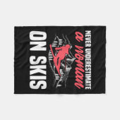 Womens Ski Funny Skiing Never Underestimate A Woma フリースブランケット (正面(横))