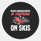 Womens Ski Funny Skiing Never Underestimate A Woma ラウンドシール (正面)
