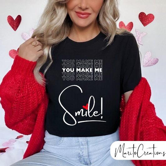 Women's smile T-shirt celebrating Valentine's Day Tシャツ