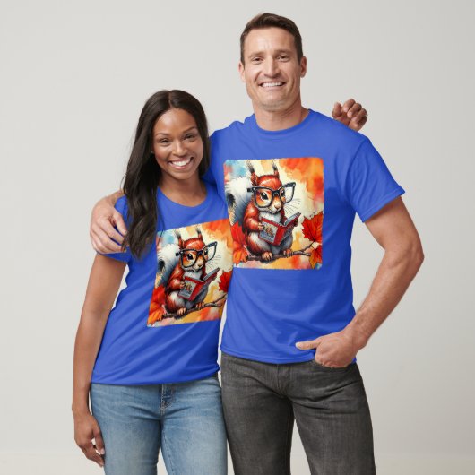 Womens Squirrel Reading Comic Book On Autumn Branc Tシャツ (ユニセックス)