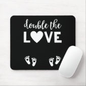 Womens Valentines Day Twin Pregnancy Announcemen V マウスパッド (マウス)