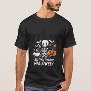 Womens Waiting for Halloween Skeleton Coffee V Nec Tシャツ