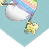 Wonderful Easter chicks paint a Easter egg ショートテーブルランナー (コーナー)