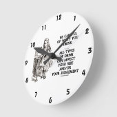 Wonderlandを飲むことに気を付けなさい ラウンド壁時計 (傾斜)