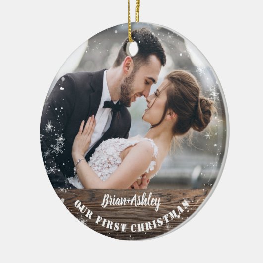 Wood素朴私たちの初めてのクリスマスはミセス・フォト セラミックオーナメント (左)