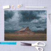 Wood Barn Standing Guard Against Storm 薄葉紙 (クラフト)