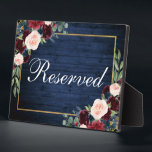 Wood Blue Burgundyの結婚予約済み5x7テーブル フォトプラーク<br><div class="desc">青素朴木水カラーフローラブルゴーニュMarsala青金ゴールドフレーム結婚の予約5x7テーブルプラーク</div>