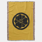 Wood sorrel with swords in circle スローブランケット (正面縦)