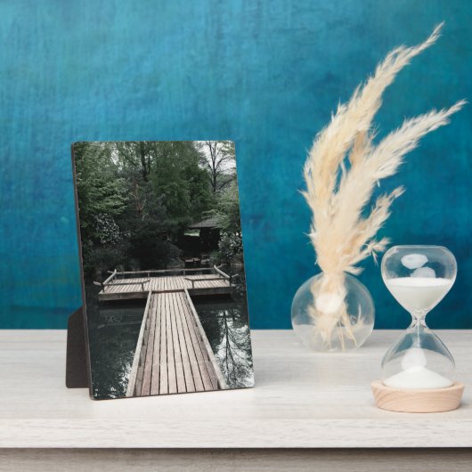 Wooden Pier framed by red Lanterns フォトプラーク (側面)