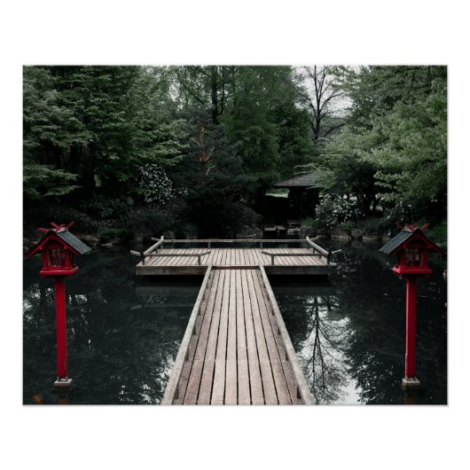 Wooden Pier framed by red Lanterns ポスター (正面)