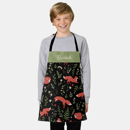 Woodland Fox Botanical Personalized Kids エプロン (着用した状態)