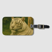 Woodland Shadeで休むホワイトタイガー ラゲッジタグ (正面横)