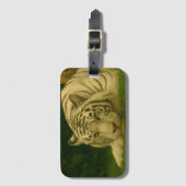 Woodland Shadeで休むホワイトタイガー ラゲッジタグ (正面縦)