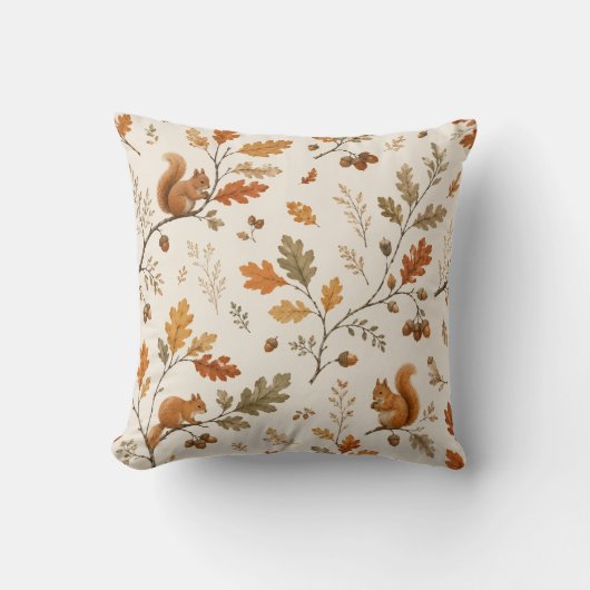 Woodland Squirrel & Acorn Fall Throw Pillow クッション (正面)
