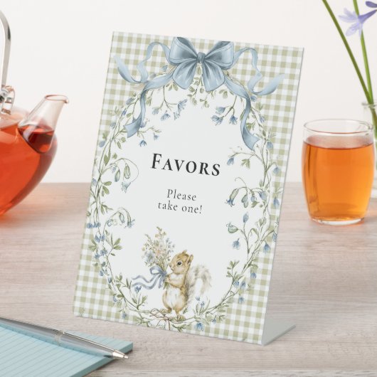 Woodland Squirrel Gingham Baby Shower Favors 台座サイン (インサイチュ)