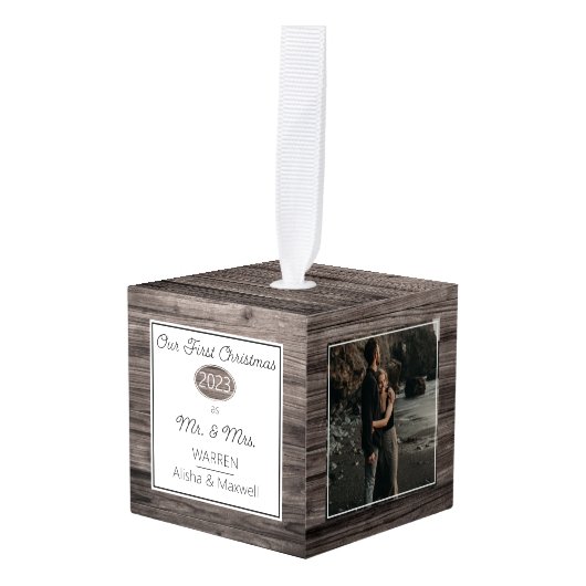 Woodsy素朴私たちの初めてのクリスマスさん| Mrs. 3写真 キューブオーナメント (正面アングル)