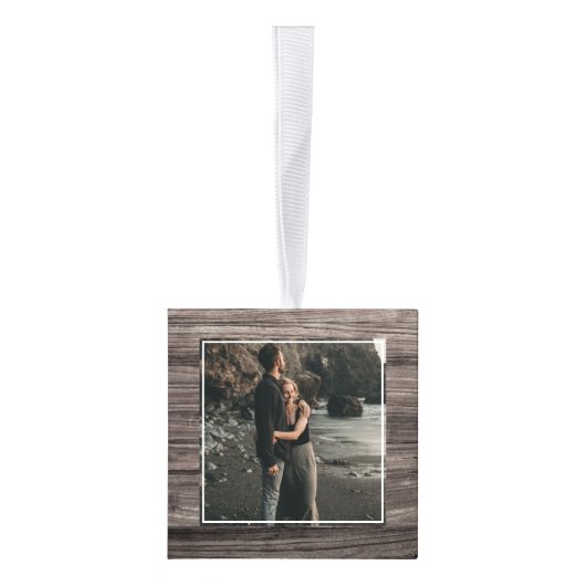 Woodsy素朴私たちの初めてのクリスマスさん| Mrs. 3写真 キューブオーナメント (右)