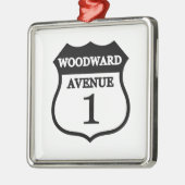 Woodwardの道のルート1の印のWoodwardのギフト メタルオーナメント (左)