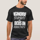 Work Ethic Quote Ignore Stupidity and Focus on Pro Tシャツ (正面)