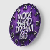 Work Hard Dream Big Office Purple ラージ壁時計 (傾斜)