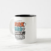 Work Hard? Hardly Working – Funny Work Giftful ツートーンマグカップ (正面左)