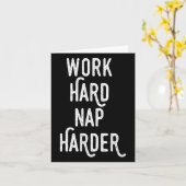 Work Hard Nap Harder _ Funny Motivational Quote Sh カード (黄色い花)