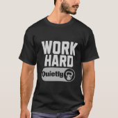 Work Hard Quietly Tシャツ (正面)