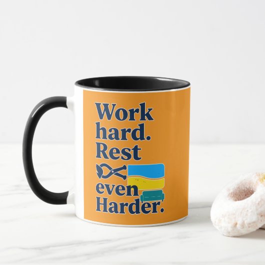 Work Hard Rest Even Harder Beach Lifestyle Design マグカップ (ドーナツ)