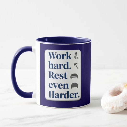 Work Hard Rest Even Harder Bold Typography Shirt マグカップ (ドーナツ)