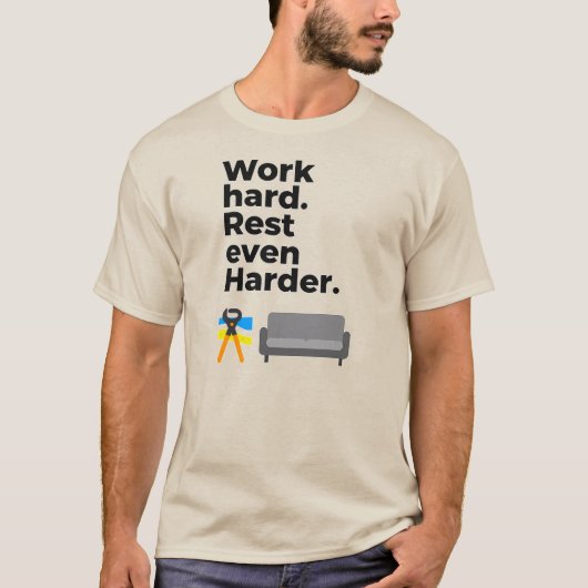 Work Hard Rest Even Harder Minimal Quote Design Tシャツ (正面)