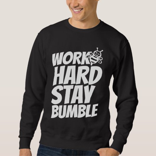Work hard stay bumble スウェットシャツ (正面)