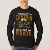 Work Like a Captain Play Like a Pirate   Boat Capt Tシャツ (正面)