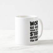 Work So懸命お客様がコーヒーを提供し始める コーヒーマグカップ (正面右)
