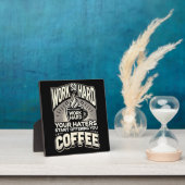 Work So懸命お客様がコーヒーを提供し始める フォトプラーク (インサイチュ)